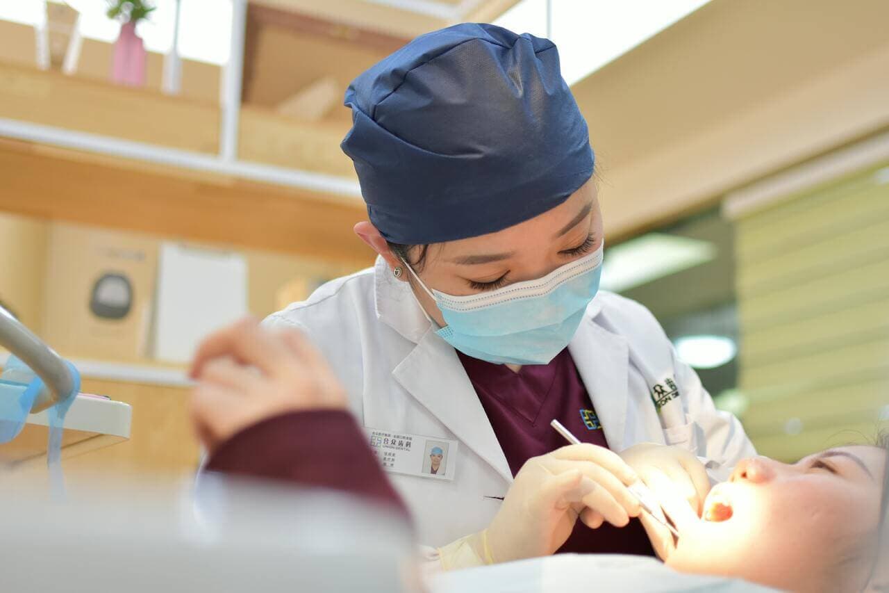 Dentiste: les avantages d'une carrière en médecine dentaire