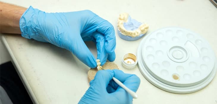 La différence entre dentiste, denturologiste et denturologue